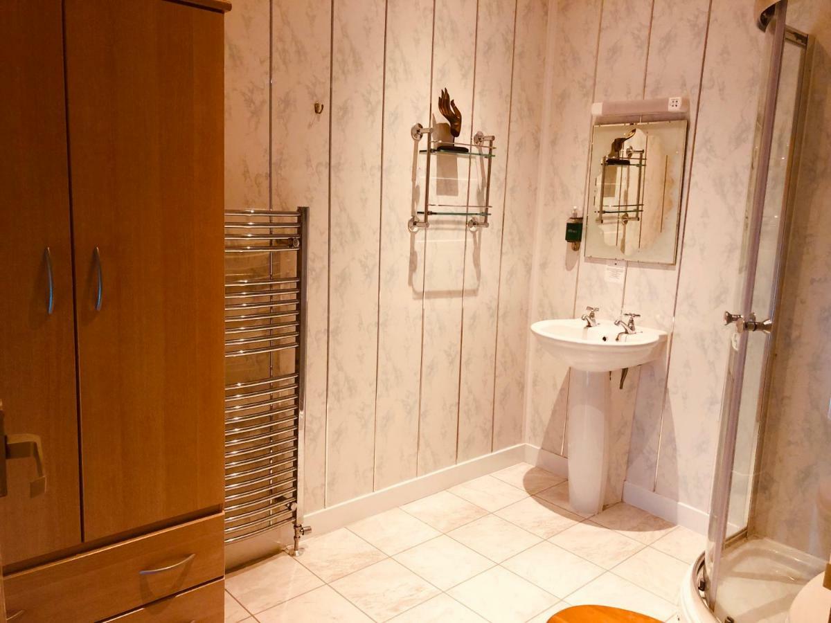 Myroomz Tudor Rose Original 3* Blackpool